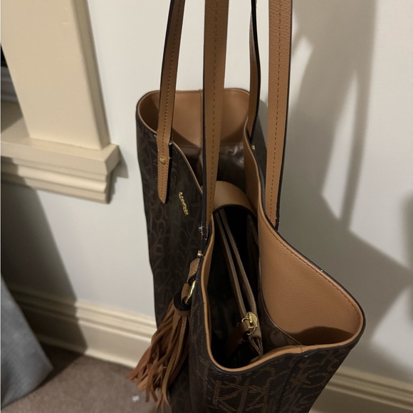 CALVIN KLEIN PURSE 
LARGE SIZE - Picture 3 of 5